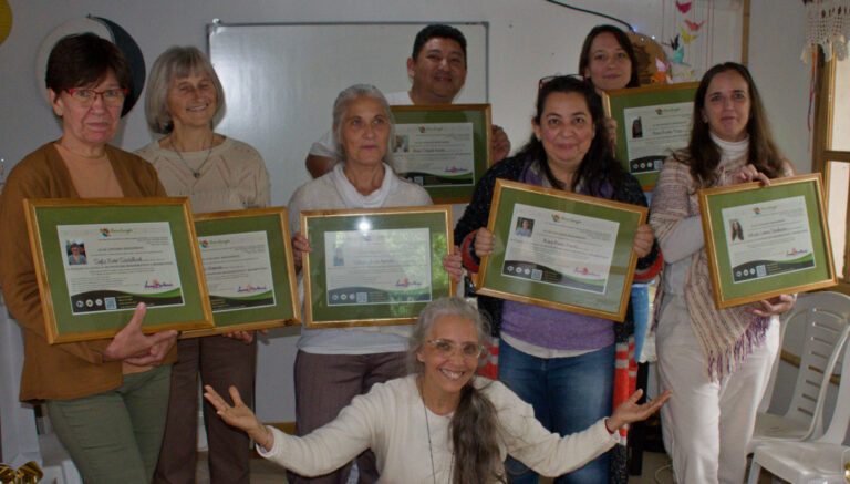 Segundo Grupo que recibe su diploma de Acupuntores Bionenergéticos y Moxibustión bajo la ley natural